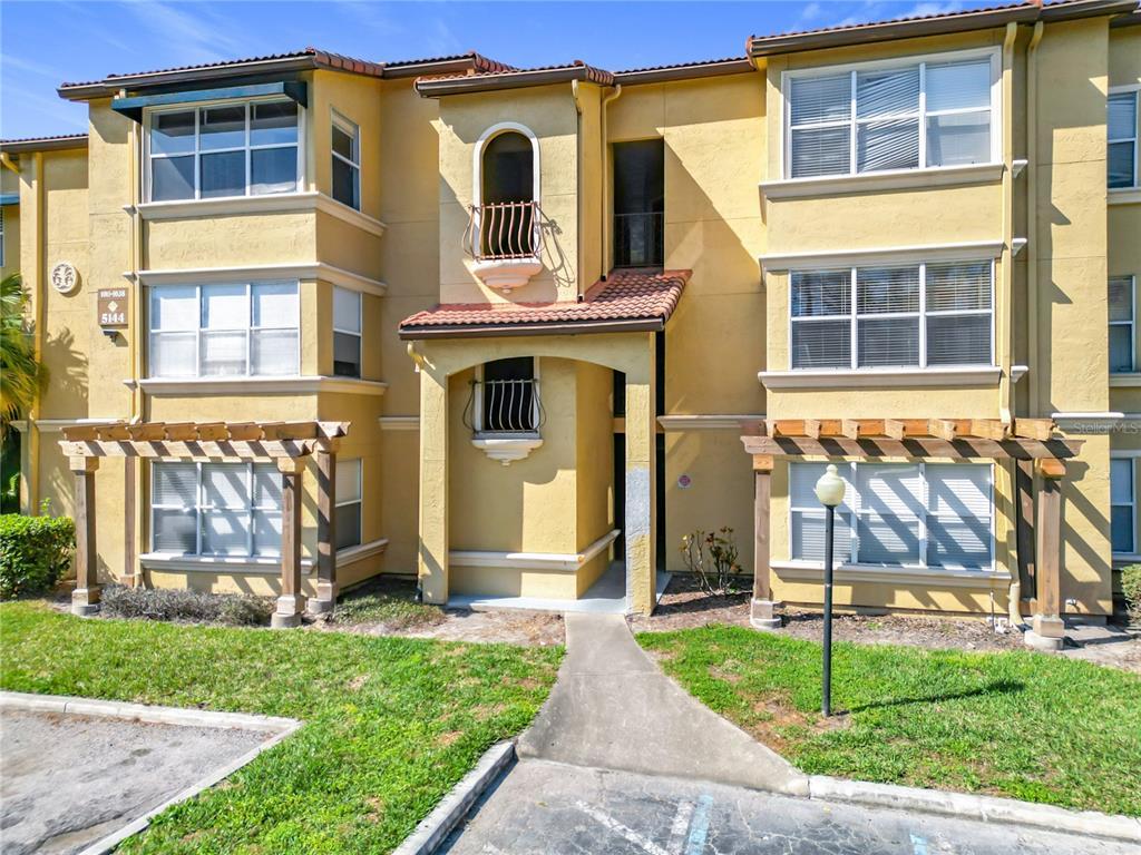 Picture of 5144 Conroy Road Unit 35, Orlando, FL 32811