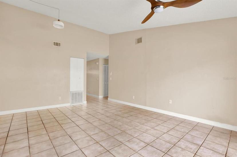 Picture of 11408 Midfield Way Unit 11408, Tampa FL 33624