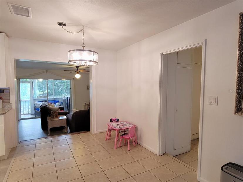 Picture of 906 E Wisconsin Avenue, Deland FL 32724