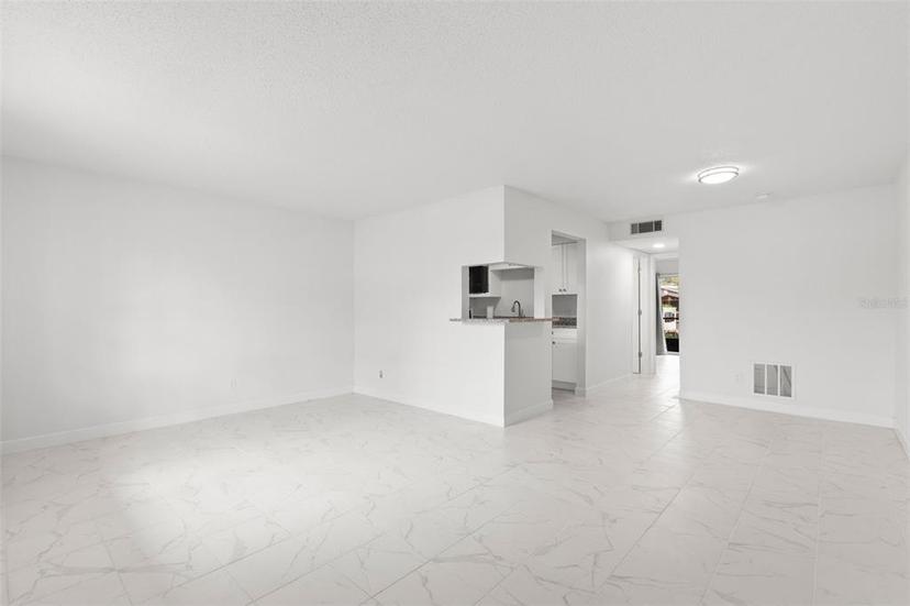 Picture of 9205 Tudor Drive Unit C107, Tampa FL 33615