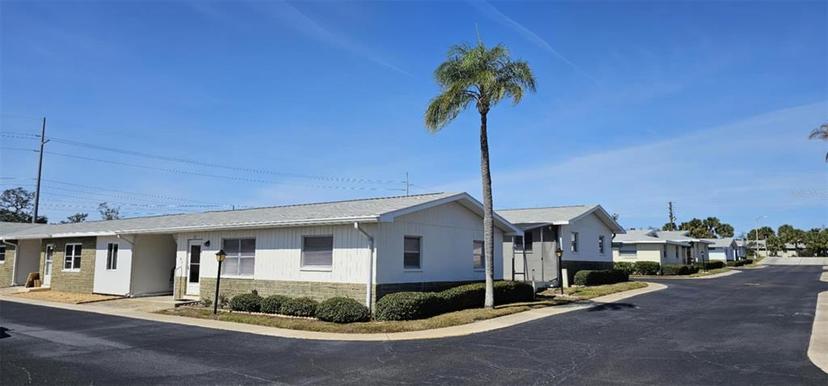 Picture of 12400 Park Boulevard Unit 417, Seminole FL 33772