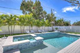 Picture of 439 Bayview Drive Ne, St Petersburg, FL 33704