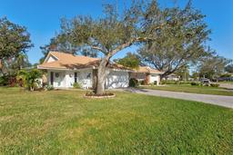 Picture of 5718 Garden Lakes Palm, Bradenton, FL 34203