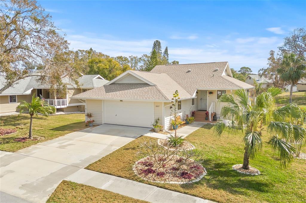 Picture of 1007 Lake Avoca Drive, Tarpon Springs, FL 34689