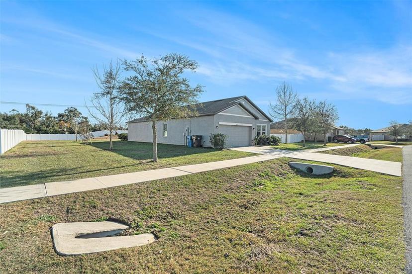 Picture of 725 Garden Oaks Square, Seffner FL 33584