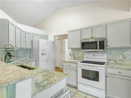 Picture of 1007 Canary Circle S, Lakeland, FL 33809