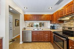 Picture of 5265 E Bay Drive Unit 424, Clearwater, FL 33764