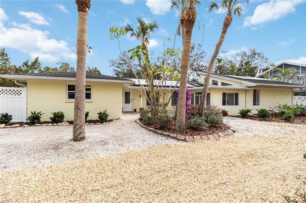 Picture of 5107 Saint Albans Avenue, Sarasota, FL 34242