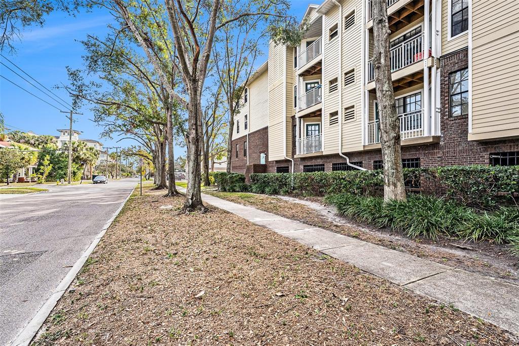 Picture of 1000 W Horatio Street Unit 327, Tampa, FL 33606