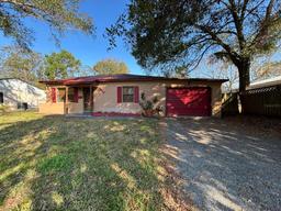 Picture of 3923 W Bay View Avenue, Tampa, FL 33611