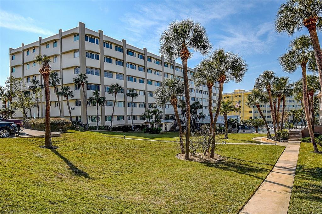 Picture of 100 Bluff View Drive Unit 514A, Belleair Bluffs, FL 33770