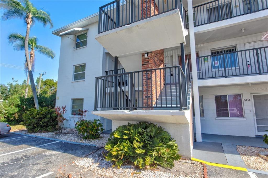 Picture of 5855 Palm Lane Unit B21, Bradenton, FL 34207