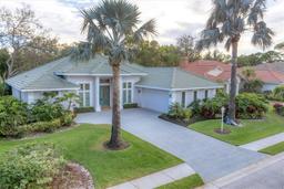 Picture of 6612 Saint James Crossing, University Park, FL 34201