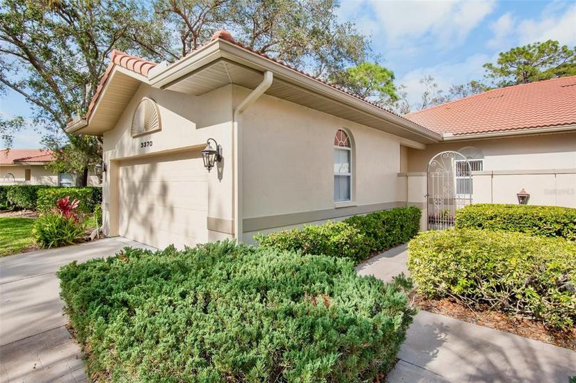 Picture of 3370 E Chelmsford Court Unit 49, Sarasota FL 34235