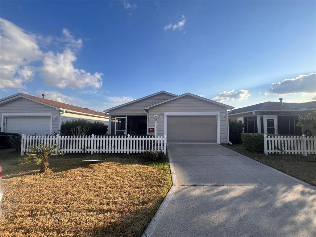 Picture of 2450 Southern Oak Street, The Villages, FL 32162