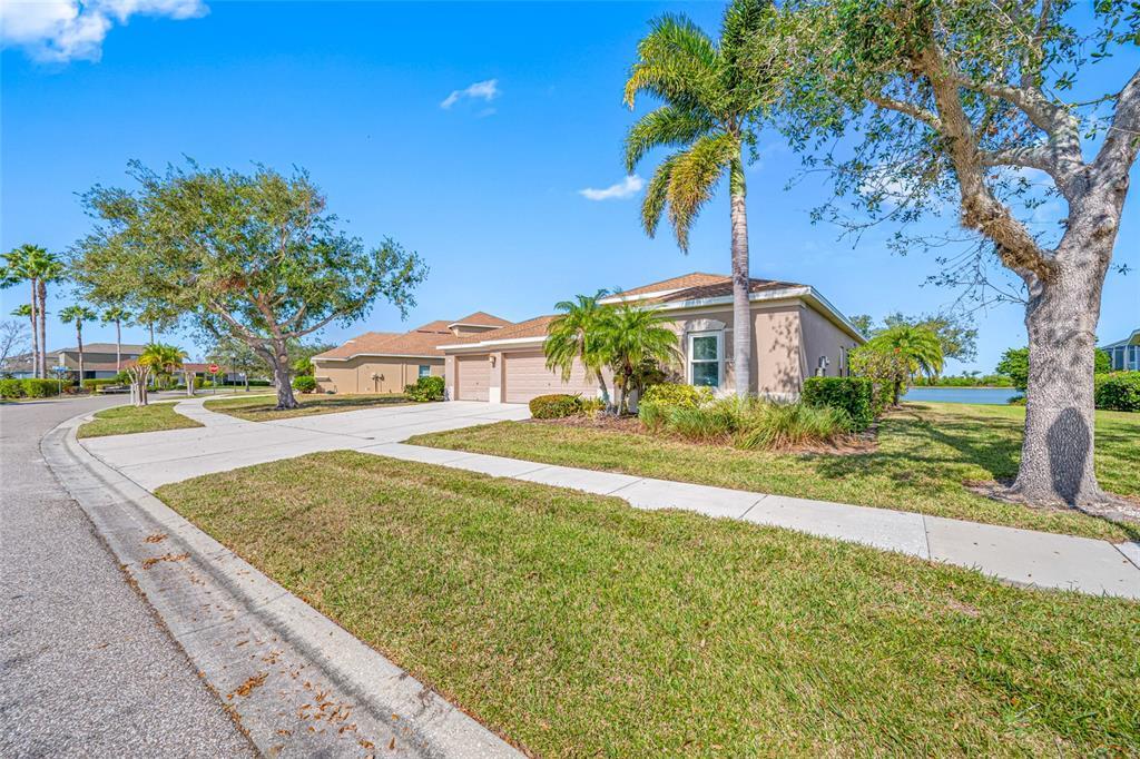 Picture of 833 Seminole Sky Drive, Ruskin, FL 33570