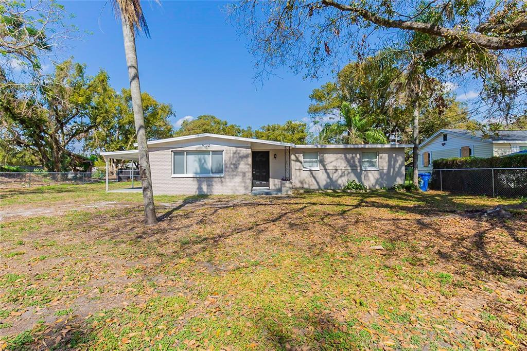 Picture of 4702 E Idlewild Avenue, Tampa, FL 33610