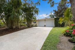 Picture of 326 E Lake Drive, Sarasota, FL 34232