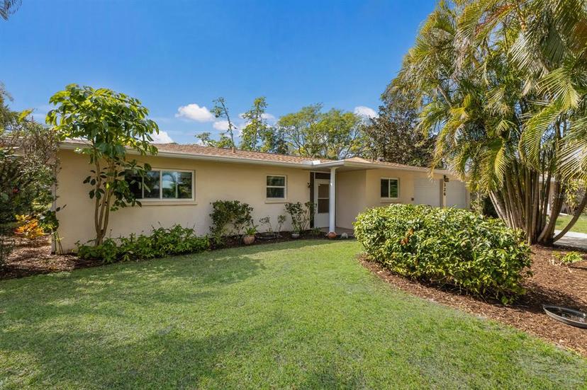 Picture of 326 E Lake Drive, Sarasota FL 34232