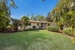 Picture of 326 E Lake Drive, Sarasota, FL 34232