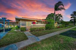 Picture of 2492 Laurelwood Drive Unit E, Clearwater, FL 33763