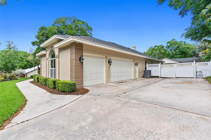 Picture of 2501 Oak Landing Drive, Brandon FL 33511