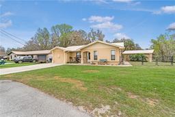 Picture of 1119 Cr 457, Lake Panasoffkee, FL 33538