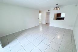 Picture of 2856 Somerset Park Drive Unit 102, Tampa, FL 33613