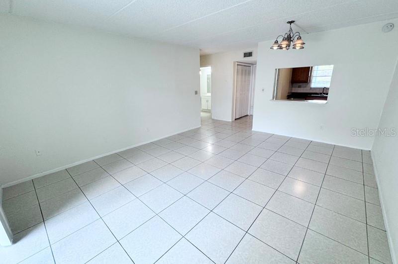 Picture of 2856 Somerset Park Drive Unit 102, Tampa FL 33613