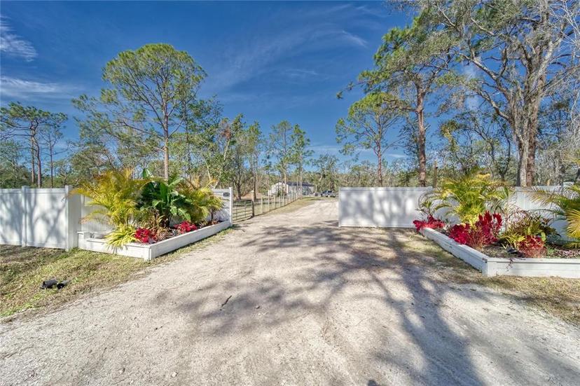 Picture of 13215 Seminole Trail, Wimauma FL 33598