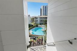 Picture of 1036 N Shore Drive Ne Unit 5, St Petersburg, FL 33701