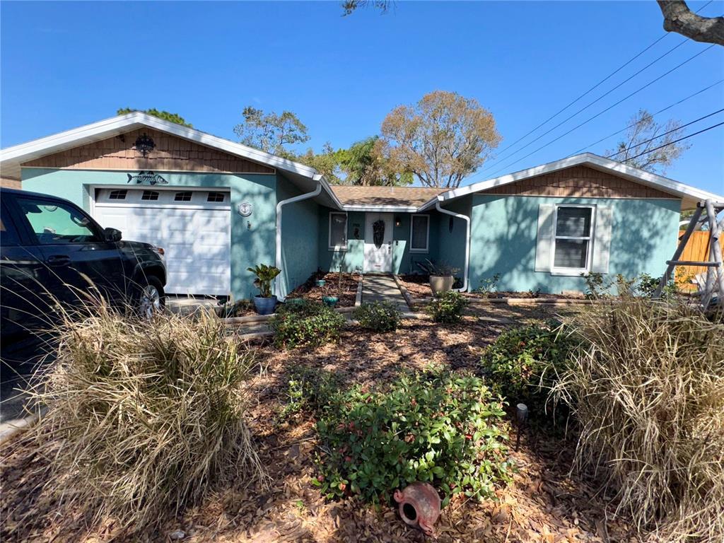 Picture of 7101 Channelside Lane N, Pinellas Park, FL 33781