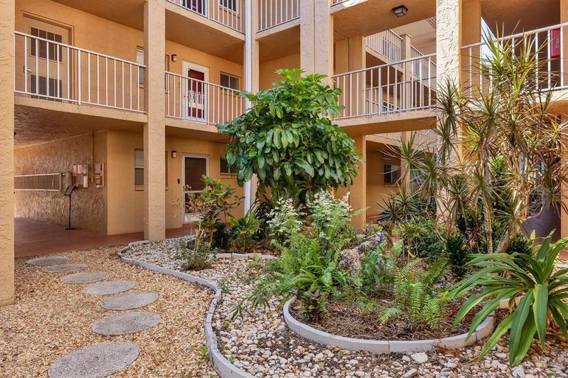 Picture of 1330 Glen Oaks Drive E Unit 174D, Sarasota FL 34232