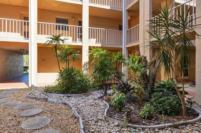 Picture of 1330 Glen Oaks Drive E Unit 174D, Sarasota FL 34232