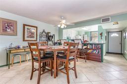 Picture of 127 Tidewater Drive Unit 127, Bradenton, FL 34210