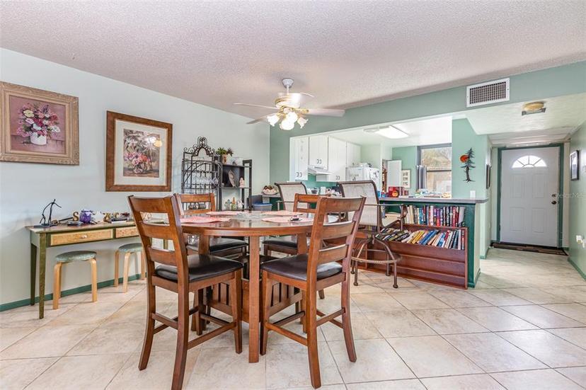 Picture of 127 Tidewater Drive Unit 127, Bradenton FL 34210