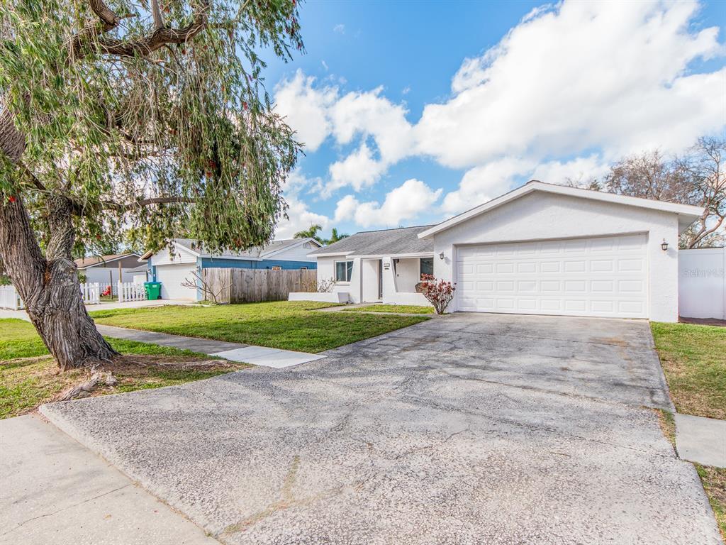 Picture of 12410 Cumberland Drive, Largo, FL 33773