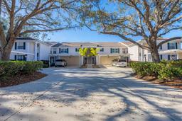 Picture of 801 Montrose Drive Unit 202, Venice, FL 34293