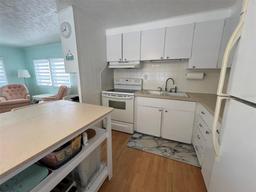 Picture of 27466 Us Highway 19 N Unit 32, Clearwater, FL 33761