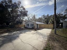 Picture of 621 NE 2Nd Street, Trenton, FL 32693