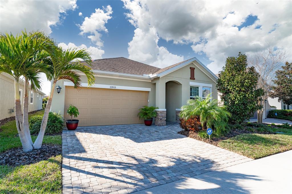 Picture of 13915 Kingfisher Glen Drive, Lithia, FL 33547