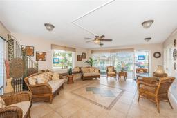 Picture of 4525 Cove Circle Unit 705, St Petersburg, FL 33708