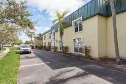 Picture of 515 Bayview Drive Ne Unit 4, St Petersburg, FL 33704