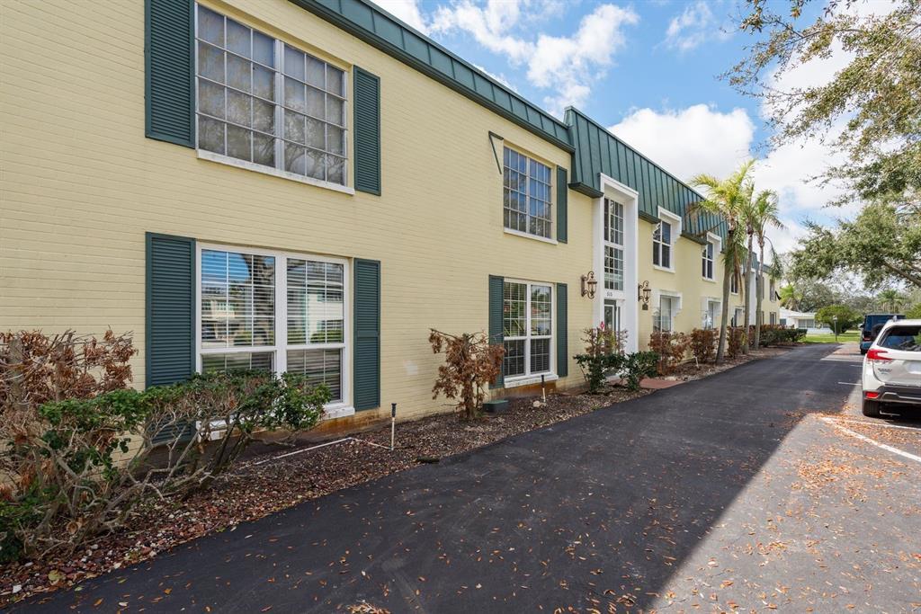 Picture of 515 Bayview Drive Ne Unit 4, St Petersburg, FL 33704