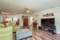 Picture of 515 Bayview Drive Ne Unit 4, St Petersburg, FL 33704