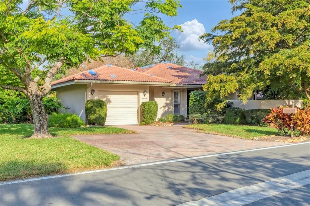 Picture of 4920 Kestral Park Circle Unit 11, Sarasota, FL 34231