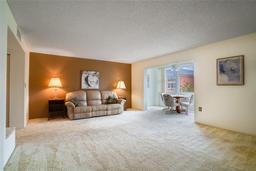 Picture of 6960 20Th Avenue N Unit 405, St Petersburg, FL 33710