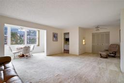 Picture of 6960 20Th Avenue N Unit 405, St Petersburg, FL 33710