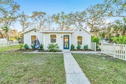 Picture of 425 Bristol Court, Sarasota, FL 34237