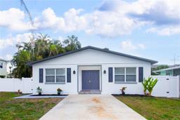 Picture of 715 Virginia Ave, Tarpon Springs, FL 34689